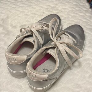 Ryka Women's Metallic Silver Sneakers